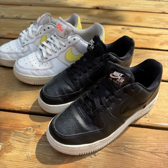 2 pairs of Nike Air Force 1 women size 6.5 - Picture 3 of 10